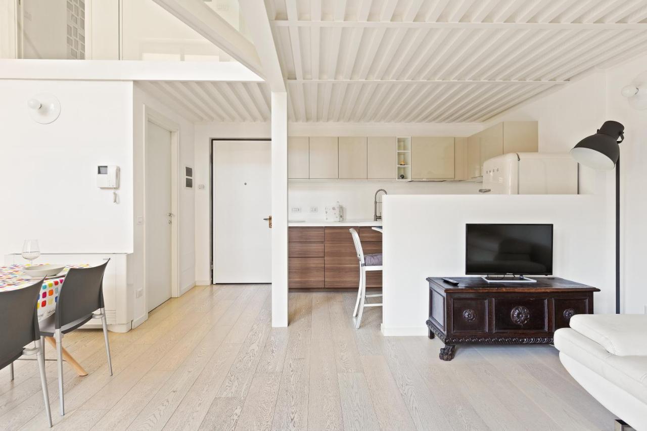 Elegant Loft With Balcony! Apartment มิลาน ภายนอก รูปภาพ